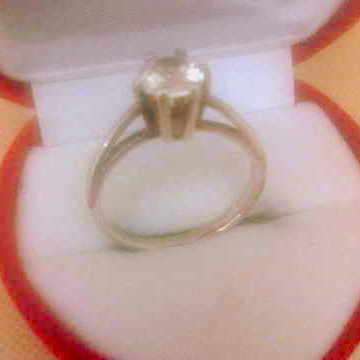 LOVELY STERLING SILVER ENGAGEMENT RING WITH WHITE CZ. SIZE 7