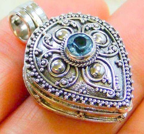 LOVELY BLUE TOPAZ & 925 SILVER PENDANT OF TOTAL LENGTH: 30mm.
