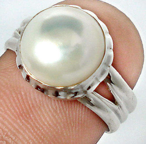 STUNNING ! NATURAL WHITE PEARL RING in SOLID 925 STERLING SILVER. SIZE 8.