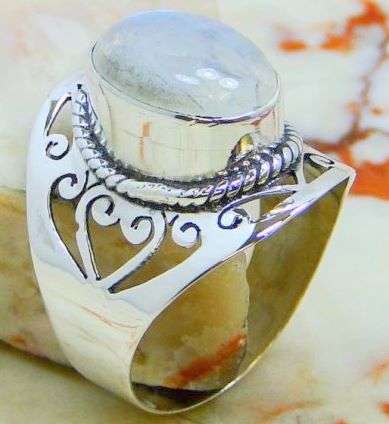STUNNING ARTISAN MOONSTONE RING IN 925 STERLING SILVER. SIZE 8 1/2.