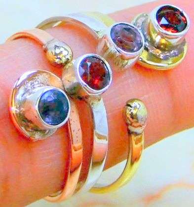 TRENDY RING with GENUINE GARNETS & AMETHYSTS in 925 STERLING SILVER. SIZE 8