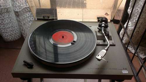 Pioneer PL-512  - Belt DriveTurntable/Record Player