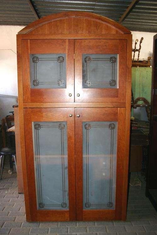 Computer workstation with sliding doors - 110.5cm x 60cm x 217cm high