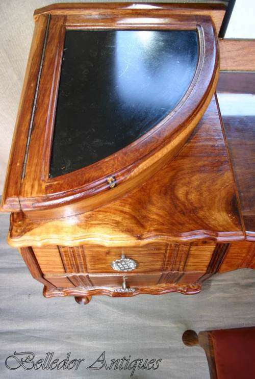 Kiaat Queen Anne Dressing table with stool - 127cm x 50cm