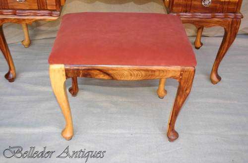 Kiaat Queen Anne Dressing table with stool - 127cm x 50cm