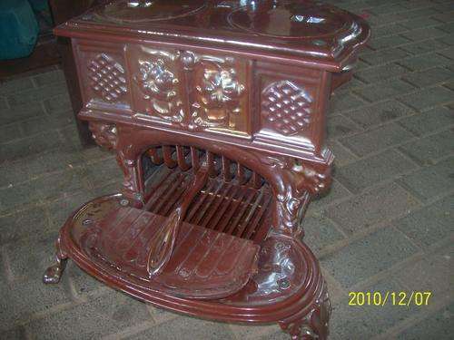 2 PLATE IRON STOVE, NEVER BEEN USED LIKE NEW. 40YR + OLD