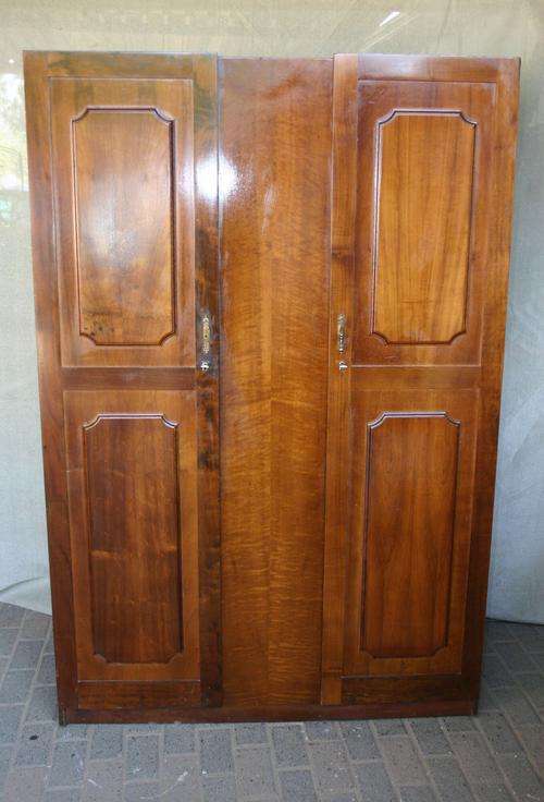 2 door wardrobe - hanging space were replaced by  shelves