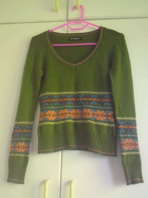 Green knitted longsleeve top