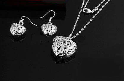 A lovely filigree style pendant, necklace and earring set - A beautiful gift to that someone special