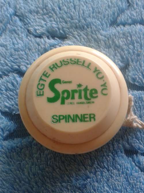 ***GENUINE Russell SPINNER YO YO - Sprite/Coca Cola - South African - GREAT CONDITION***