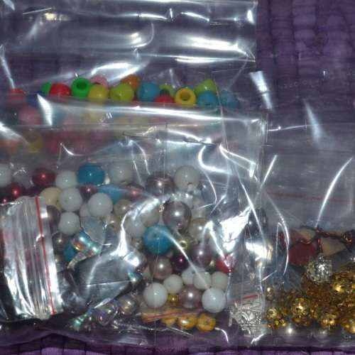 ***CLEARANCE*** 145 packets beads and findings