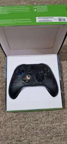 Xbox one X 2TB, with 4 games and Controller