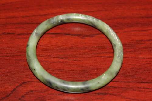Vintage Chinese Jade Bangle 159carats 7.5cm diameter