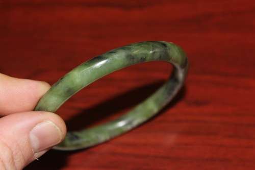 Vintage Chinese Jade Bangle 159carats 7.5cm diameter