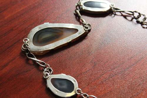 BEAUTIFUL ANTIQUE STERLING SILVER AND AGATE CUSTOM NECKLACE 57.1 GRAMS, 64CM LENGTH