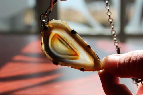 BEAUTIFUL ANTIQUE STERLING SILVER AND AGATE CUSTOM NECKLACE 57.1 GRAMS, 64CM LENGTH