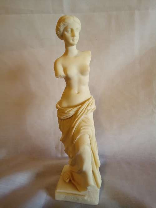Vintage 1950s Venus D` milo Marble Composite Statuette 24cm tall