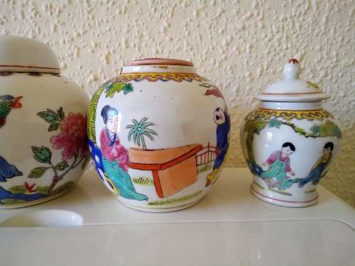 Set of 4 Vintage Chinese Famille Rose Hand Painted Ginger Jars Heights +- 12cm tall