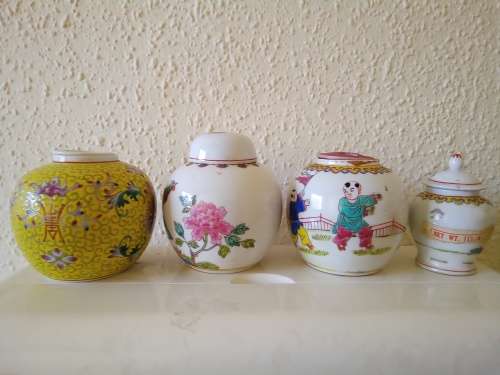 Set of 4 Vintage Chinese Famille Rose Hand Painted Ginger Jars Heights +- 12cm tall