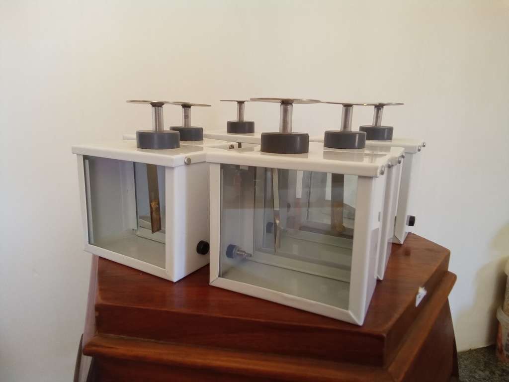 Set of 6 Square Type Gold Leaf Electroscopes (Huge Value!)