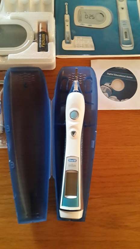 Electric Toothbrush -Oral B Triumph 5000 Smart Series -Wireless Toothbrush.