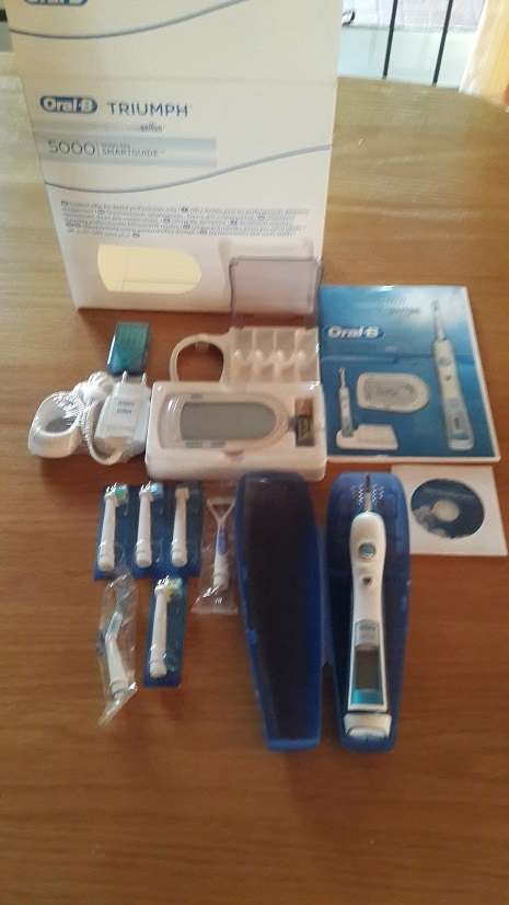 Electric Toothbrush -Oral B Triumph 5000 Smart Series -Wireless Toothbrush.