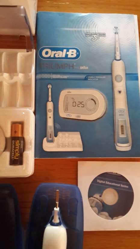 Electric Toothbrush -Oral B Triumph 5000 Smart Series -Wireless Toothbrush.