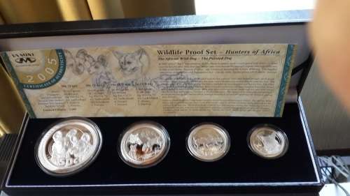 2005 -The African Wild Dog -Silver Proof Set (Hunters of Africa Series )