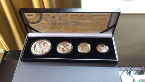 2005 -The African Wild Dog -Silver Proof Set (Hunters of Africa Series )