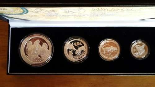 2005 -The African Wild Dog -Silver Proof Set (Hunters of Africa Series )