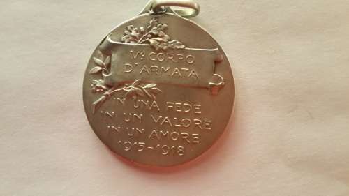 1915 -1918 Italian War Medal - Excellent Condition.