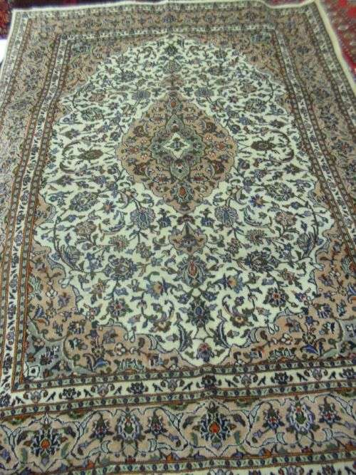 FINE KASHEN WITH NICE CREAM ND COLOUR SIZE 200X300