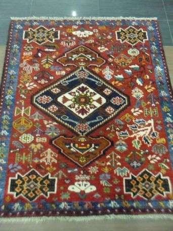 PERSIAN FINE SHIRAZ CARPET SIZE 154 X123 CM (With Certificate)