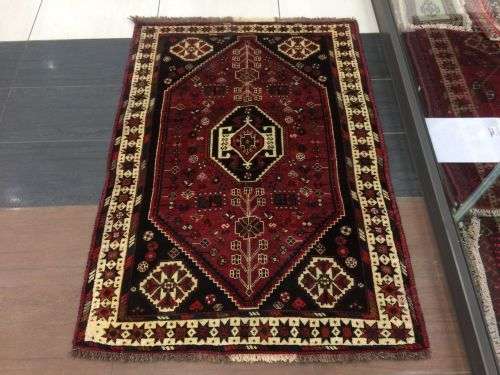 Hand woven Persian Shiraz Carpet 151 x 107 CM (WITH CERTIFICATE)