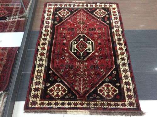 Hand woven Persian Shiraz Carpet 151 x 107 CM (WITH CERTIFICATE)