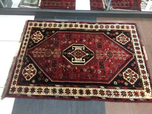 Hand woven Persian Shiraz Carpet 151 x 107 CM (WITH CERTIFICATE)