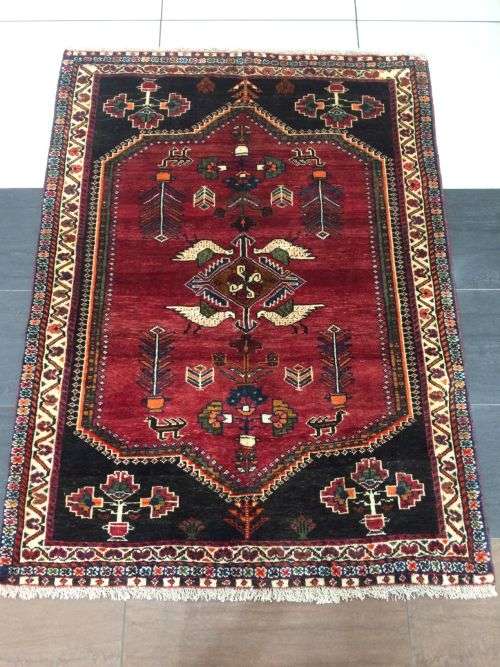 Hand woven Persian Shiraz Carpet 148 x 108 CM (WITH CERTIFICATE)