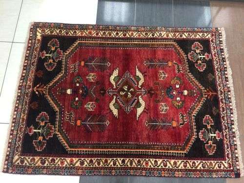 Hand woven Persian Shiraz Carpet 148 x 108 CM (WITH CERTIFICATE)