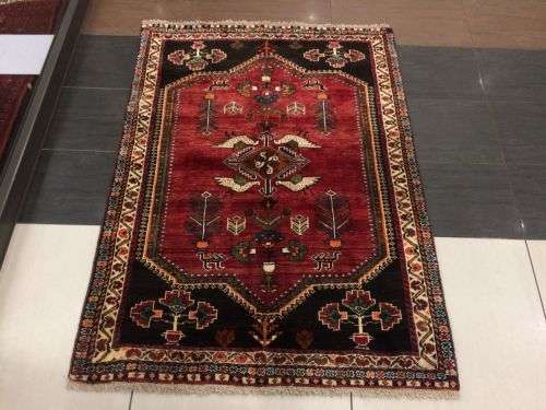 Hand woven Persian Shiraz Carpet 148 x 108 CM (WITH CERTIFICATE)