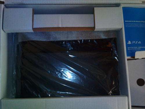 PS4 500GB CONSOLE (AS NEW) + MORTAL KOMBAT X:SPECIAL EDITION + MINECRAFT + ORB CHARGER DOCK + FIFA14