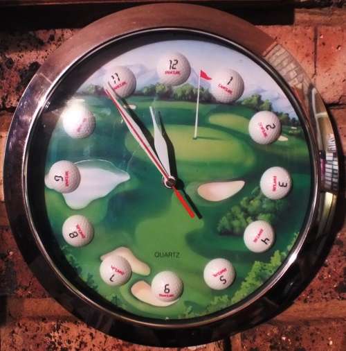 A PERFECT FATHERS DAY GIFT OR ONE FOR THE MAN CAVE - GOLF CLOCK