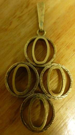 Beautiful gold pendant - estate lot 178 - late entry