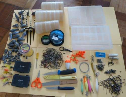 Bulk lot 494 pieces fishing equipment / accessories