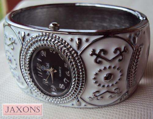 Ladies Fashionable Bracelet Watch - White 6186