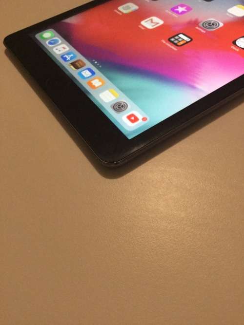 iPad Air // 16GB // Space Gray // WiFi & Cellular