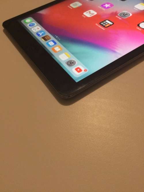 iPad Air // 16GB // Space Gray // WiFi & Cellular