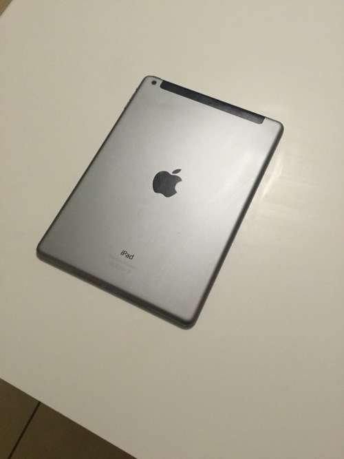 iPad Air // 16GB // Space Gray // WiFi & Cellular