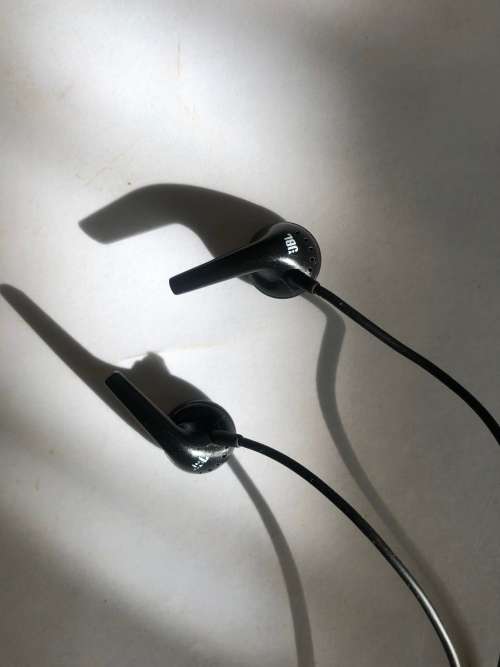 JBL EARPHONES **BLACK** WIRED**