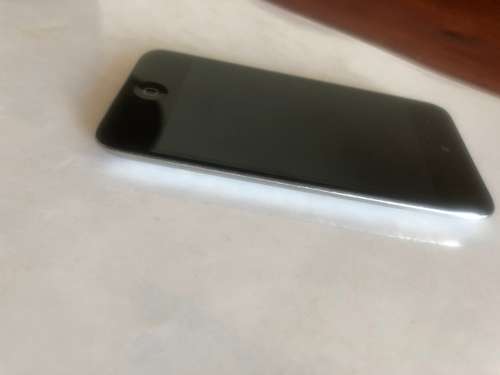 APPLE IPOD TOUCH**BLACK** 8GB**4th Generation**MC540BT/A**RETINA DISPLAY