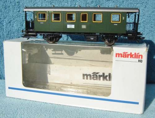 Marklin HO gauge Old timer 2nd Class Passenger coach with interior LED lighting No. 4302